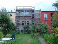 Barz Bauhandwerk: Altbau - hintere Fassade eingerüstet